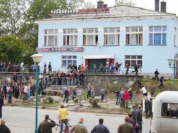 Беспорядки в карельском городе Кондопога в сентябре 2006 года, вызванные убийством двух местных жителей кавказцами. Фото citik.ru 