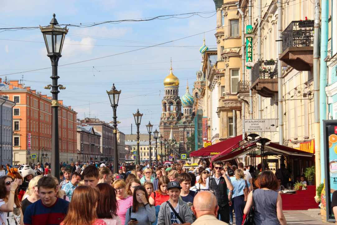 Иллюстрация к новости: Overtourism или как защитить Петербург от туристов?