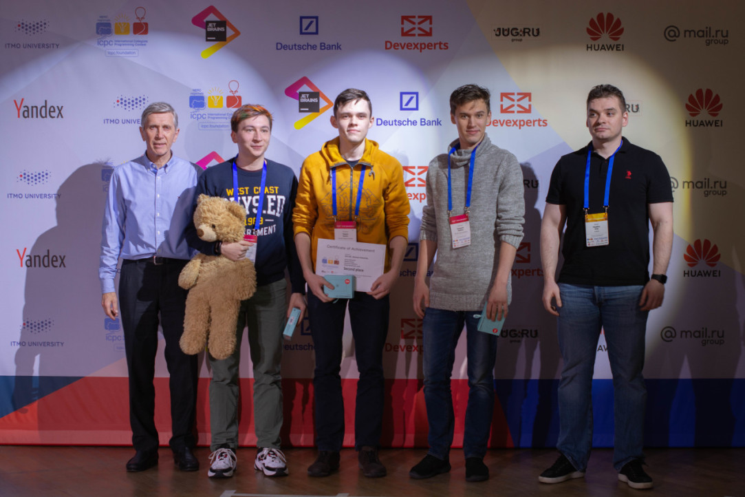 Иллюстрация к новости: Студенты Питерской Вышки заняли второе место в четвертьфинале регионального этапа чемпионата по программированию ICPC