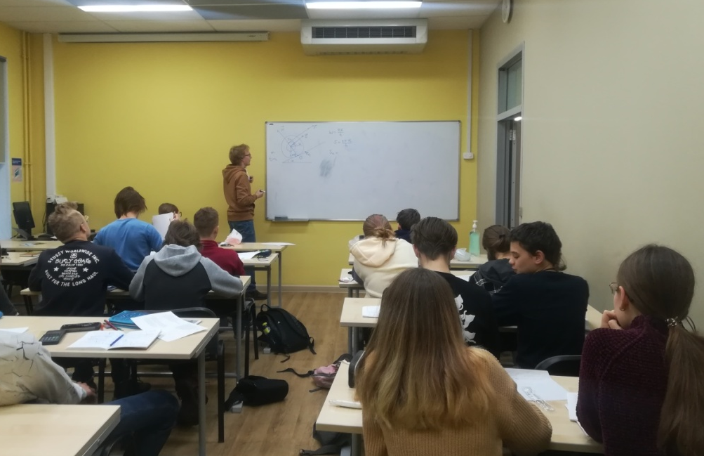 В Питерской Вышке прошли тренировочные сборы перед региональным этапом Всероса по физике