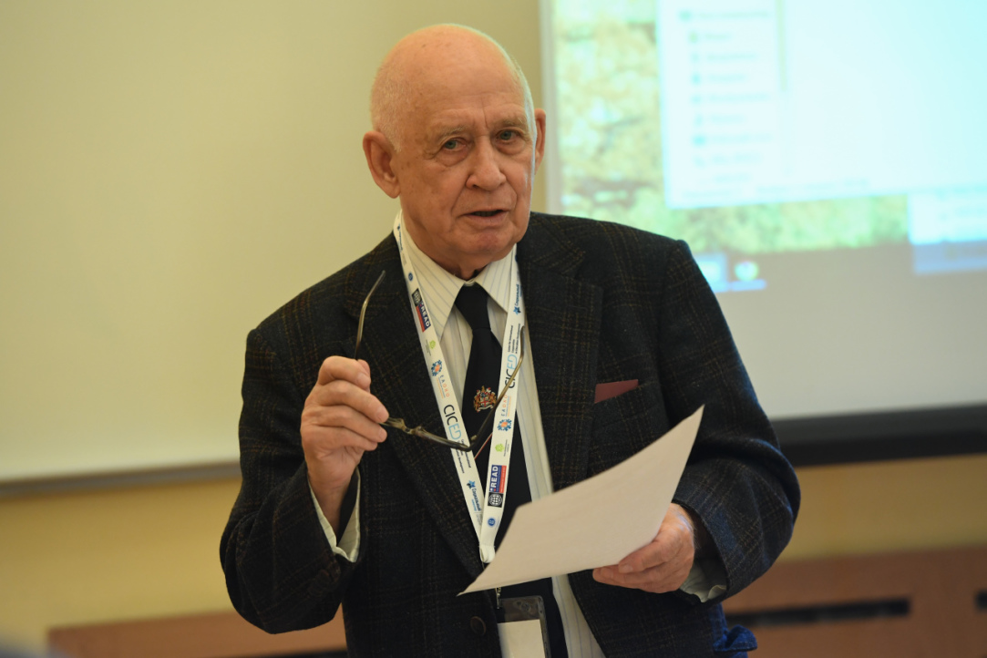 Олег Лебедев: развитие системы образования напрямую связано с развитием неформальных связей внутри профессионального сообщества