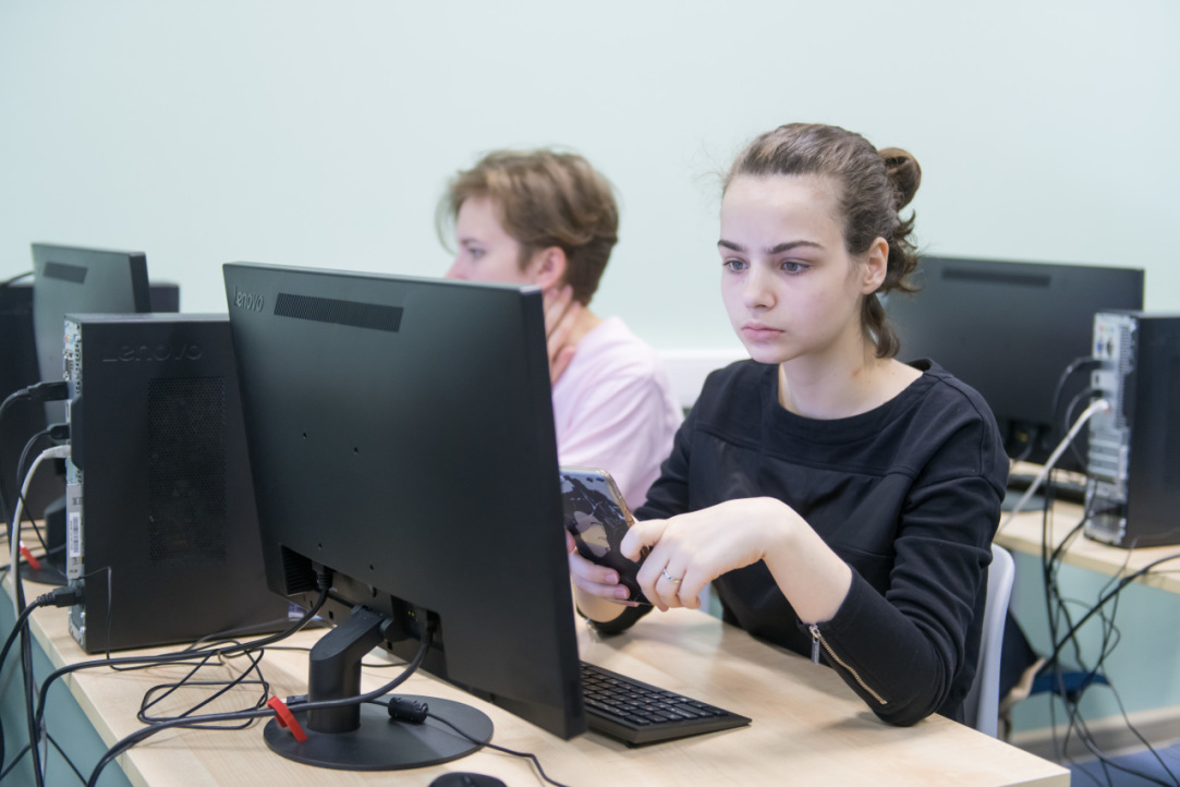 Иллюстрация к новости: Питерская Вышка и «1С» открыли проектный центр компании для студентов-программистов