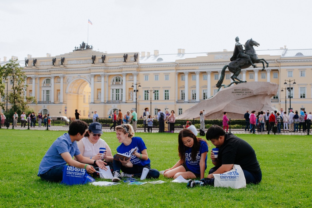 Международная летняя школа 2022: новые знания и петербургский вайб