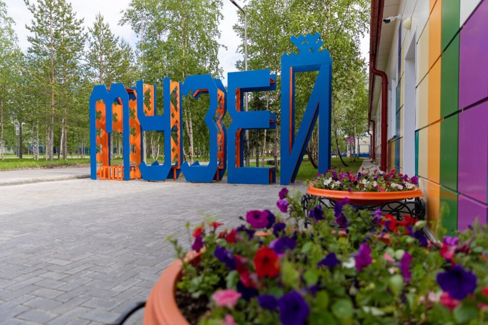 Арт-объект студентки Школы дизайна питерской Вышки установлен у здания эколого-краеведческого музея Муравленко
