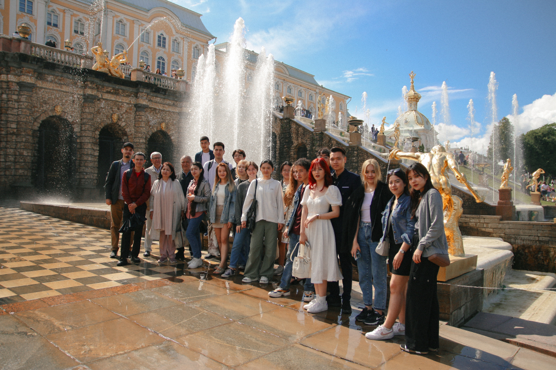 School Ten Thousand Kilometres Away from Home: Students from Thailand at HSE University