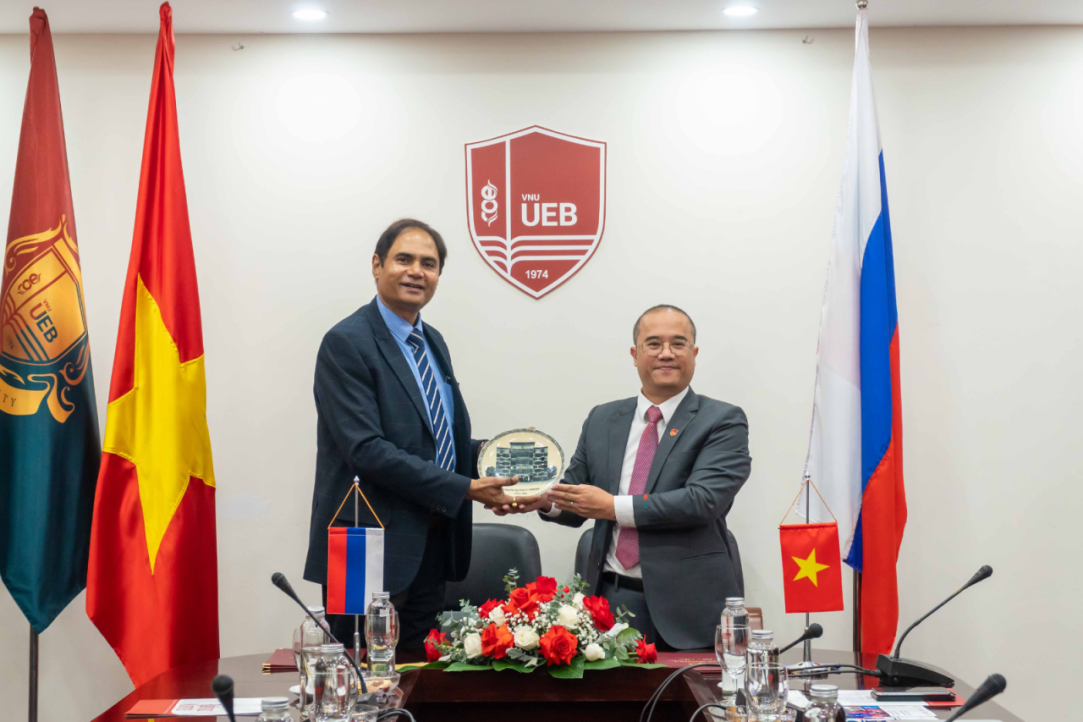 Illustration for news: Leading Vietnamese University Partners with HSE University