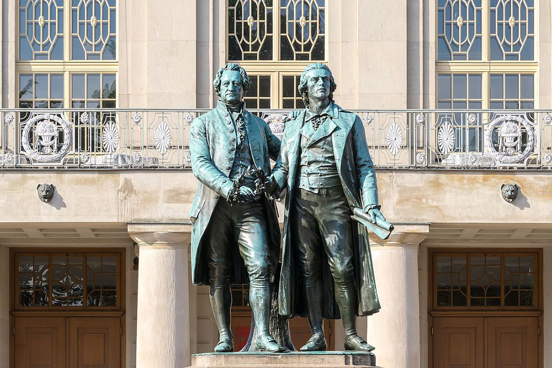Памятник Гёте и Шиллеру в Веймаре. Источник: https://de.wikipedia.org