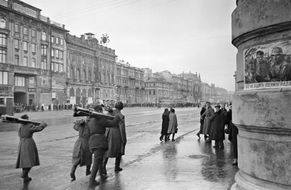 Заготовка дров. Ленинград, октябрь 1942 года