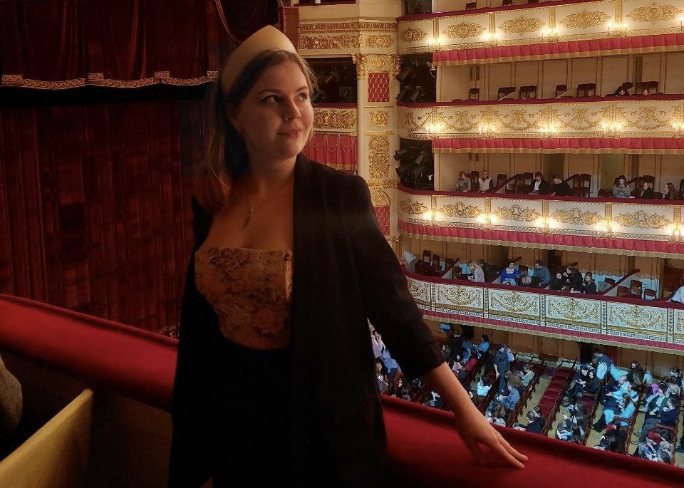 Иллюстрация к новости: "Сделаю что угодно, но буду работать в этом театре": интервью с Дарьей Кузьмичёвой о том, как любовь к театру превратилась в профессию