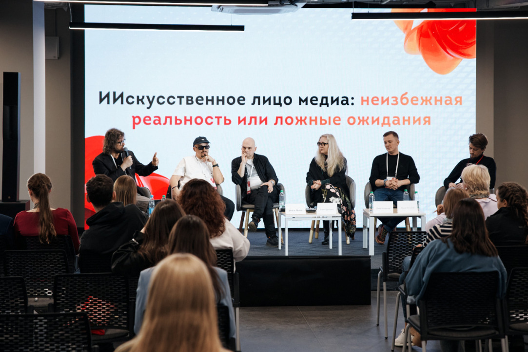Иллюстрация к новости: «ИИскусственное лицо медиа»: неизбежная реальность или ложные ожидания