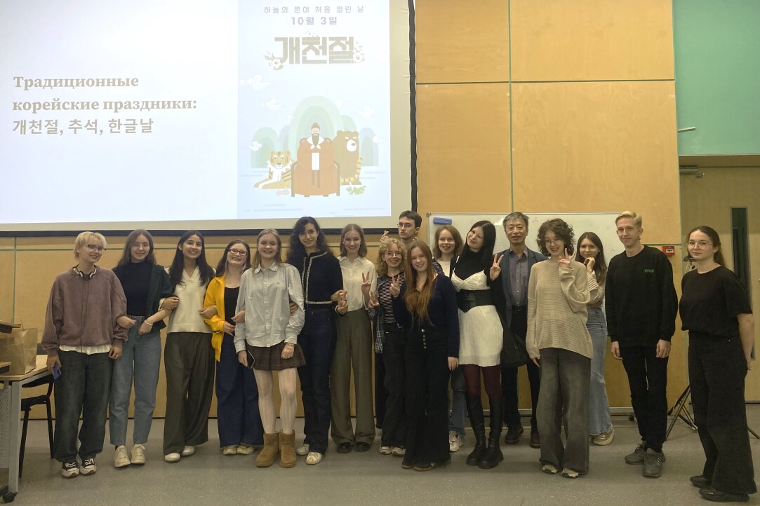 Студенты и преподаватель Ким Хван Студенты и преподаватель Ким Хван