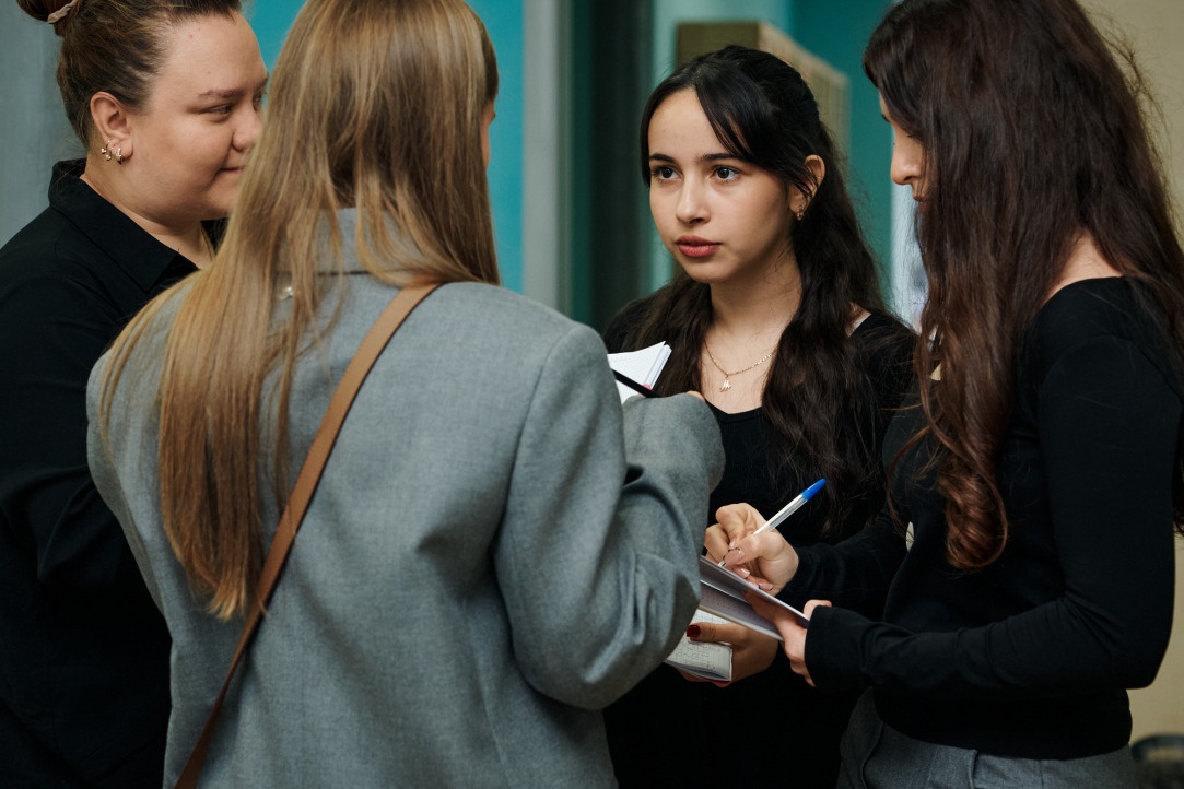 Эксперты Питерской Вышки научили школьников выбирать вуз по методу SWOT-анализа Иллюстрация к новости: Эксперты Питерской Вышки научили школьников выбирать вуз по методу SWOT-анализа