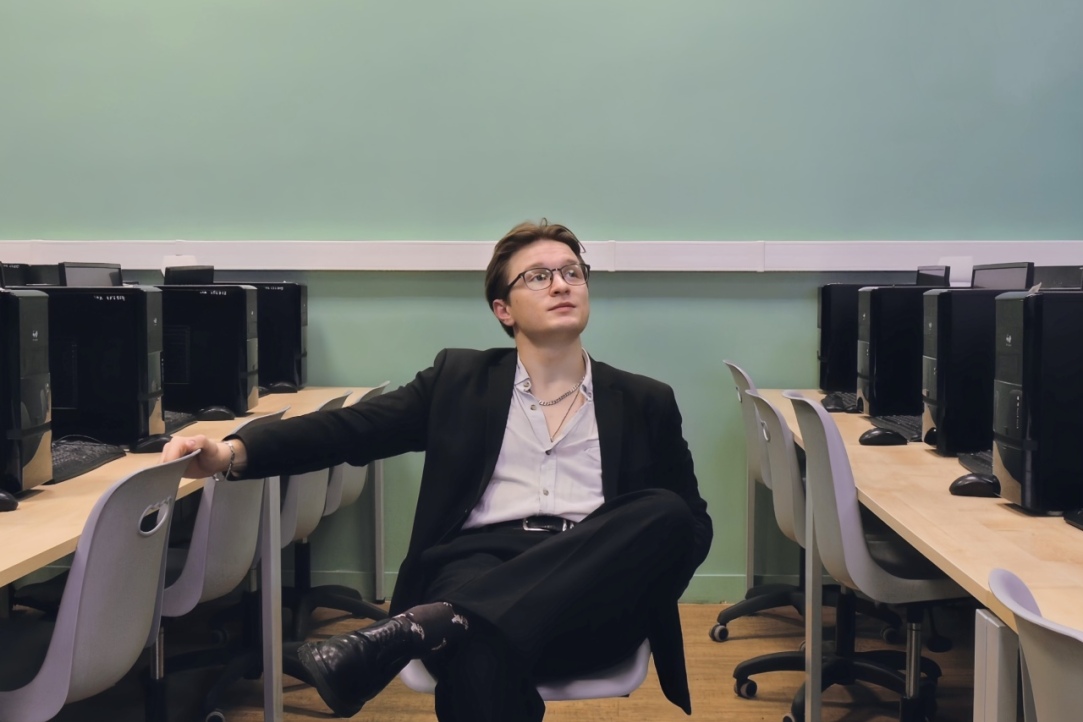 Иллюстрация к новости: «Будущее уже на пороге»: магистрант Питерской Вышки исследует социальное взаимодействие людей и роботов
