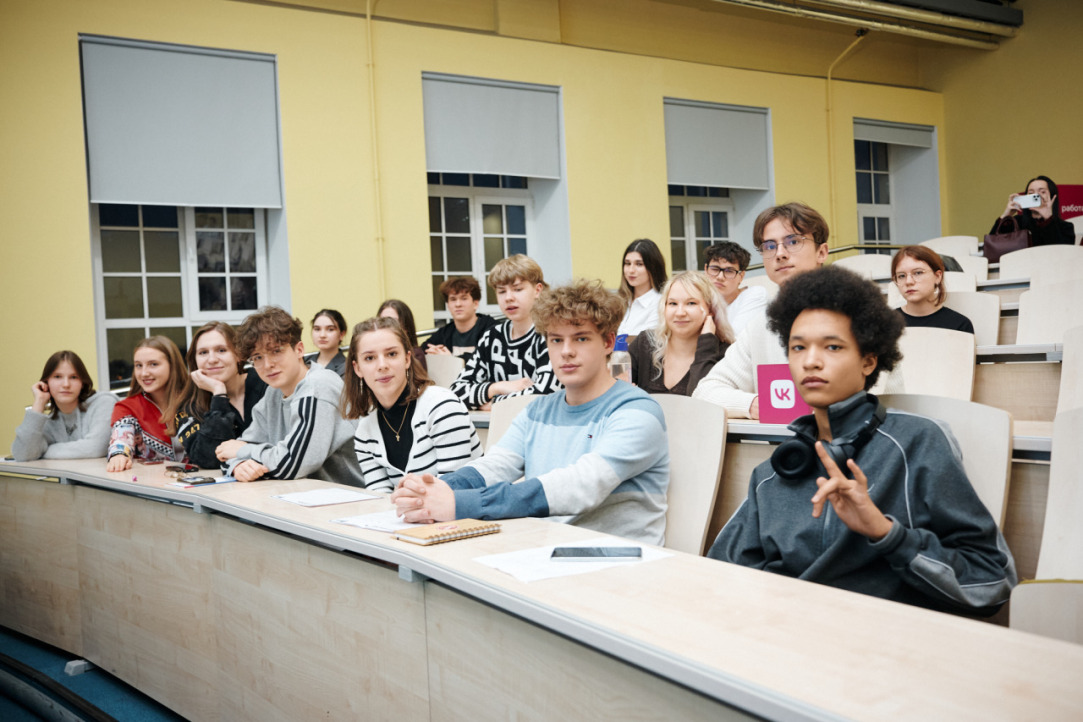 Иллюстрация к новости: «Инвестиции в будущее»: школьники погрузились в студенческую жизнь Питерской Вышки