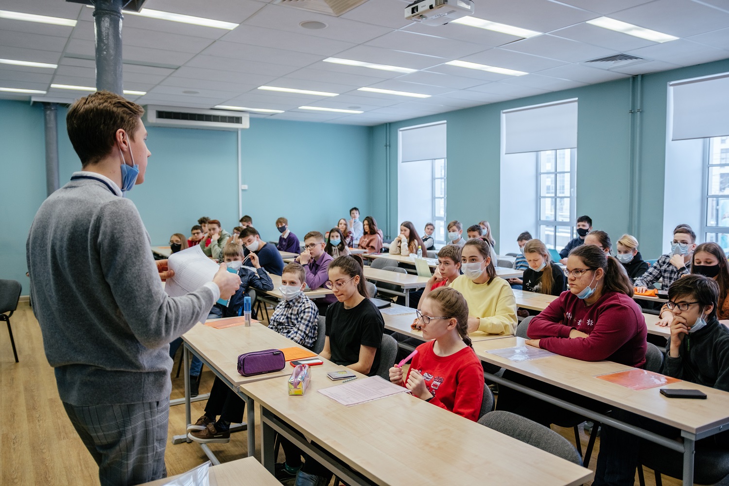 Преподаватель экономики. ВШЭ преподаватель лысый. Страноведение НГУЭУ преподаватель. Вышка олимпиада для школьников. Учитель Макс кампус.